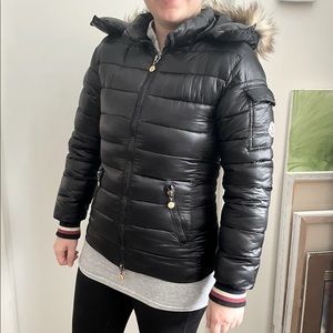 Moncler Style Short Puffer Jacket - Size Small